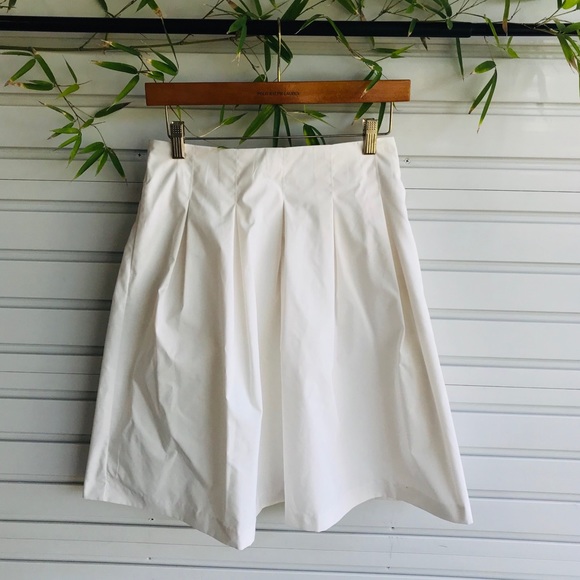 Uniqlo Dresses & Skirts - High Waisted Dry Stretch Tucked Skirt